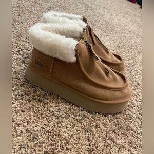 Ugg Funkette Boot in Chestnut, size 7!